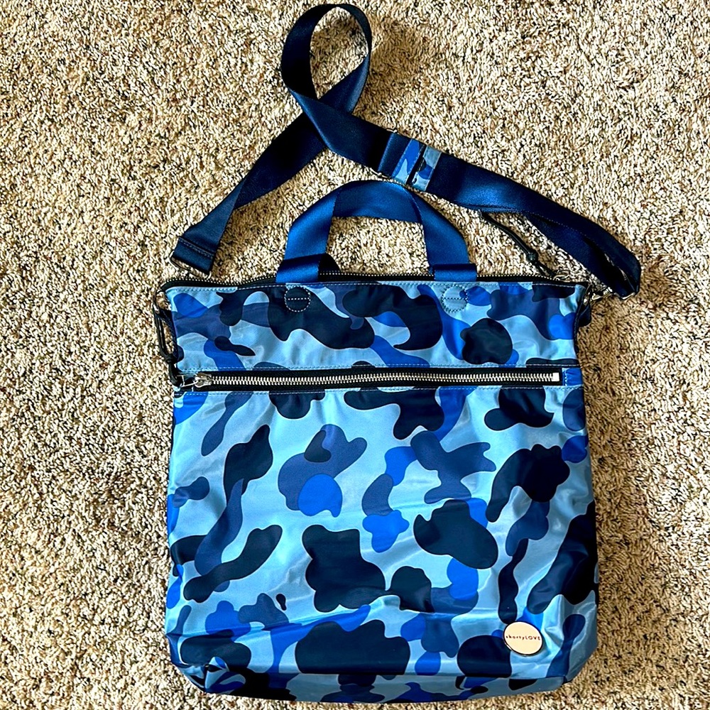 shortyLOVE Crossbody Camo Wonder Bag